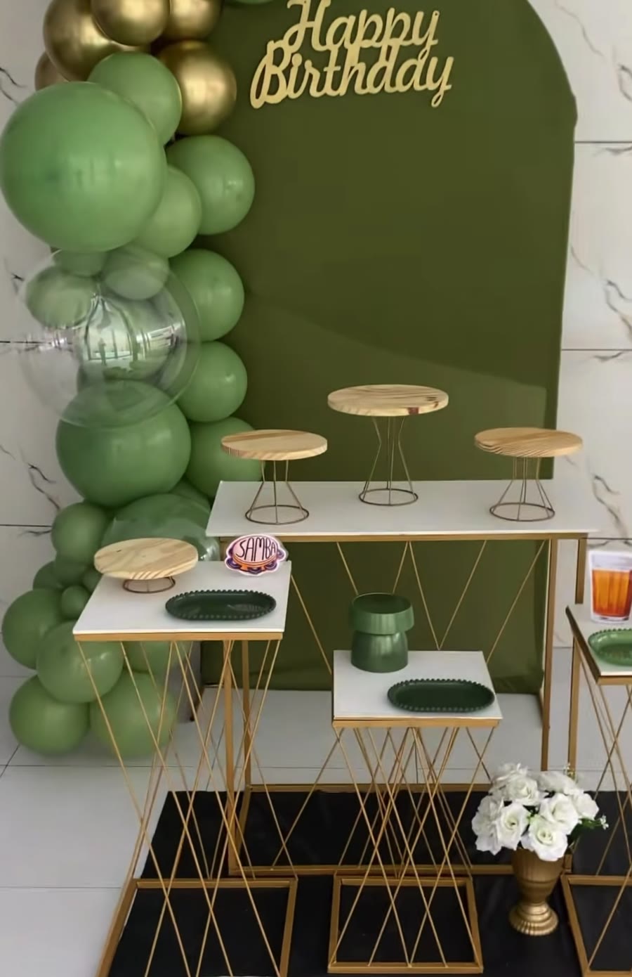 Decoração Happy Birthday verde e dourada